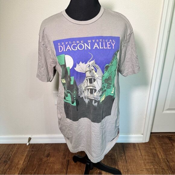 Universal Studios Gray Diagon Alley Short Sleeve Tee - Picture 2 of 7